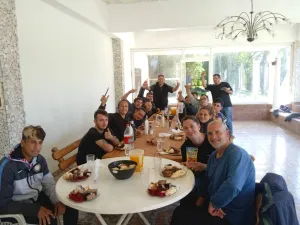 Almuerzo compartido en la sala comedor
