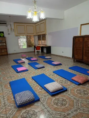 Sala de relajación, lista para una sesión de bienestar