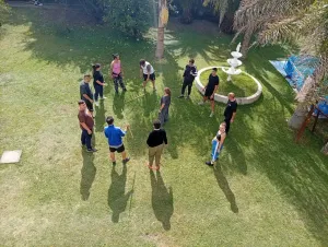 Vista aérea de una actividad grupal recreativa en el parque